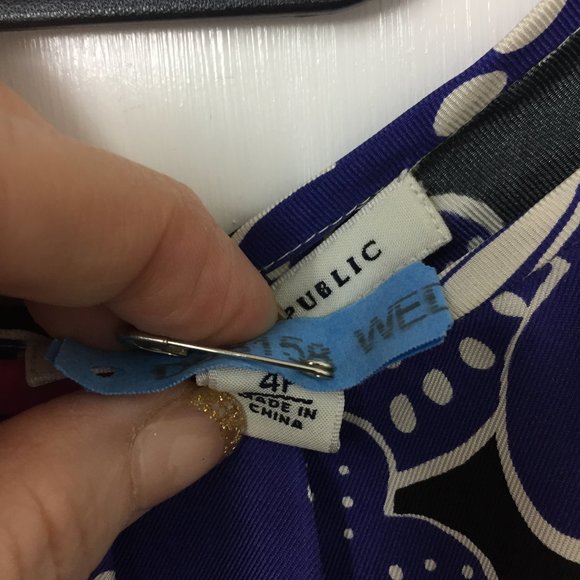 Banana Republic 100% Silk L/S Dress size 4P - Picture 3 of 8